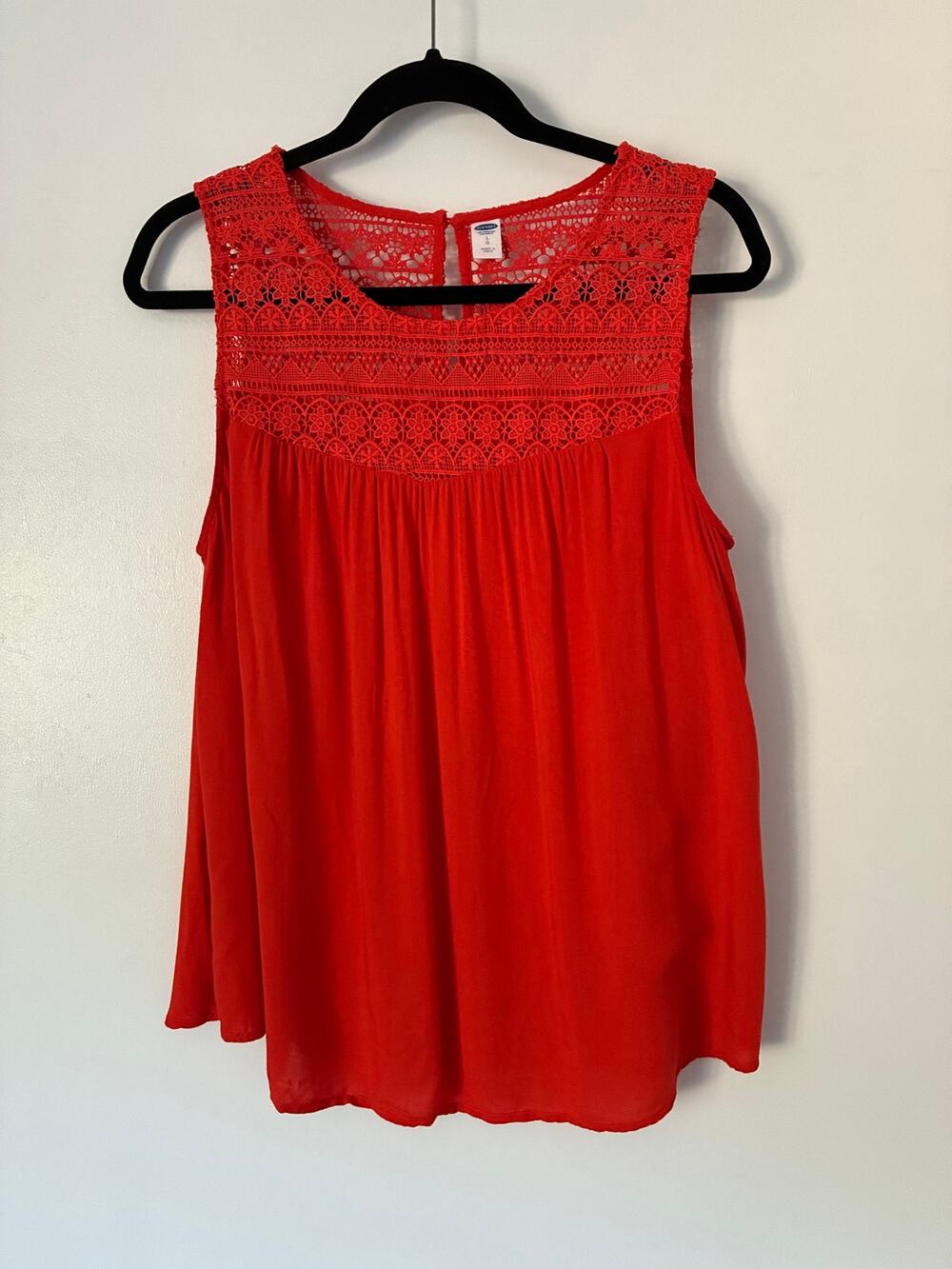 Old Navy Red Orange Lace Neck Sleeveless Blouse Loose Flowy Size L